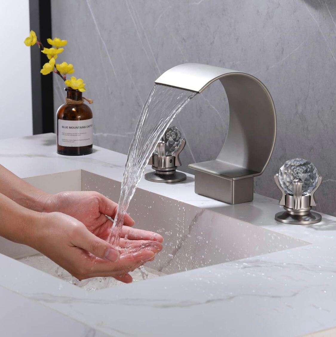 Luxurious Waterfall Basin Faucet Single Handle 3-Hole European Faucet